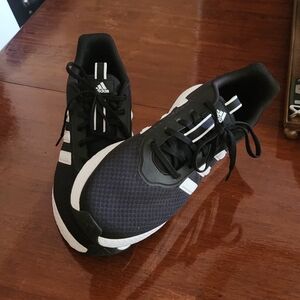 Adidas Black Running Shoes 🎁